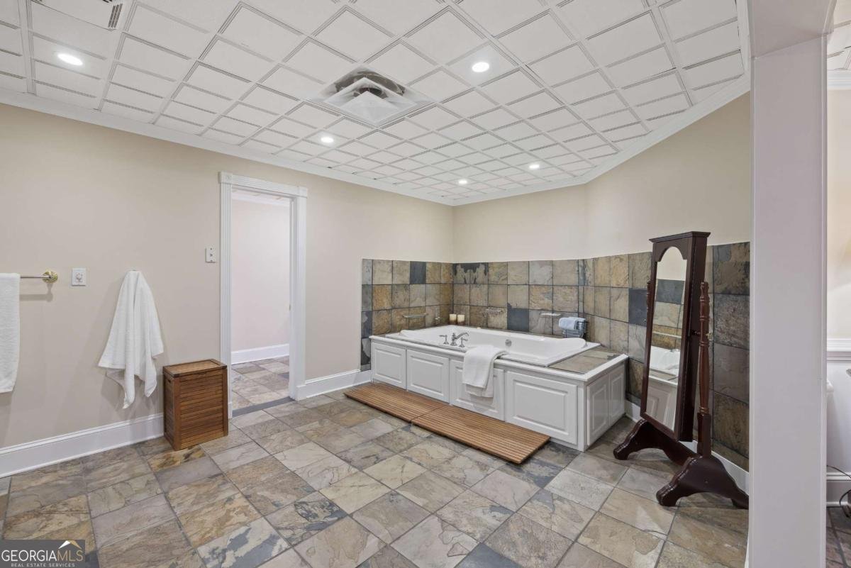 1005 Cromwell Cove Snellville - 44