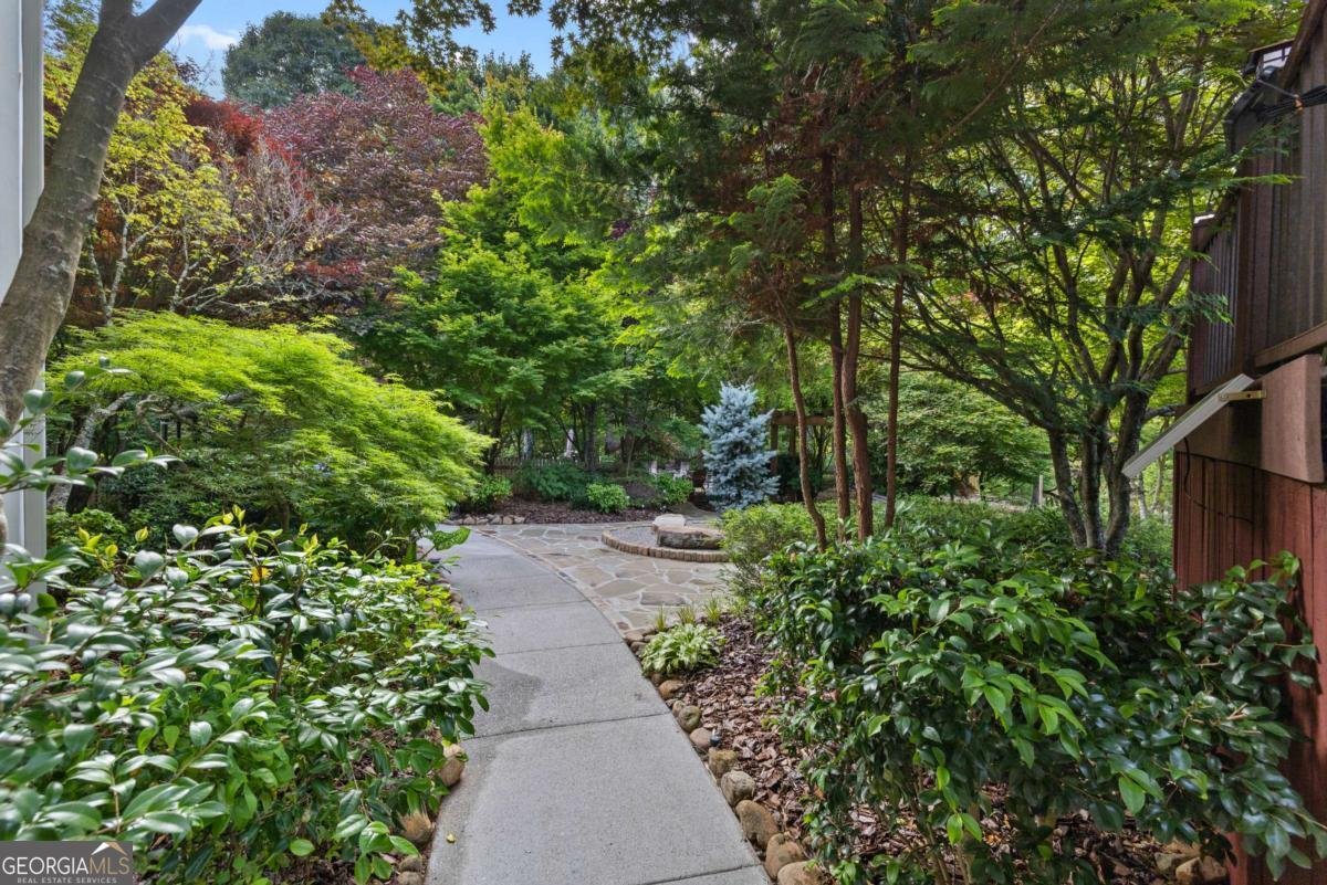 1005 Cromwell Cove Snellville - 48