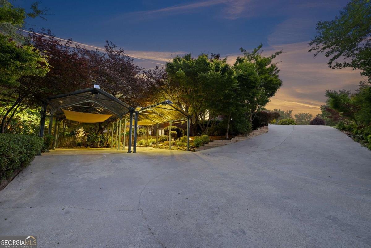 1005 Cromwell Cove Snellville - 65