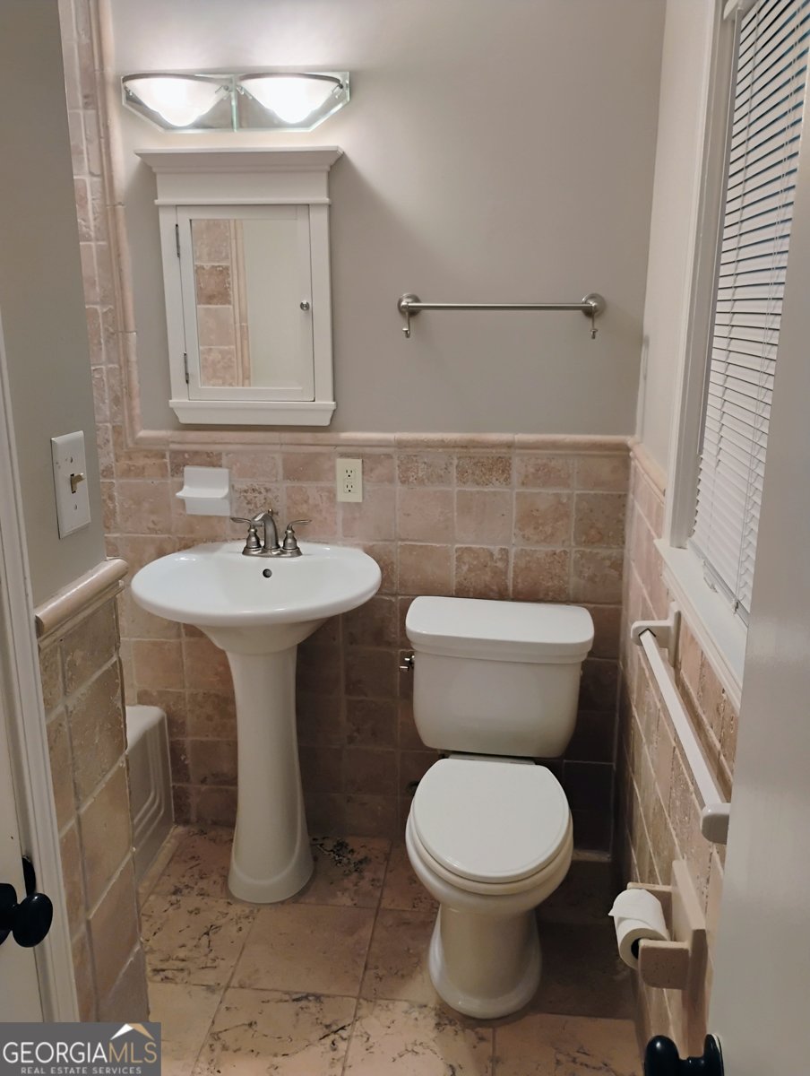 99 WOODLAWN Avenue Winder - 11