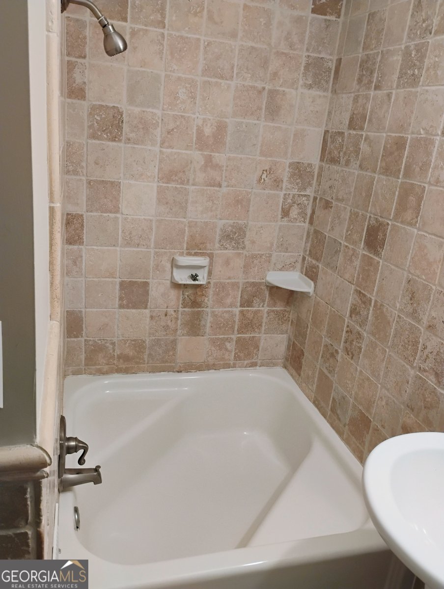 99 WOODLAWN Avenue Winder - 12