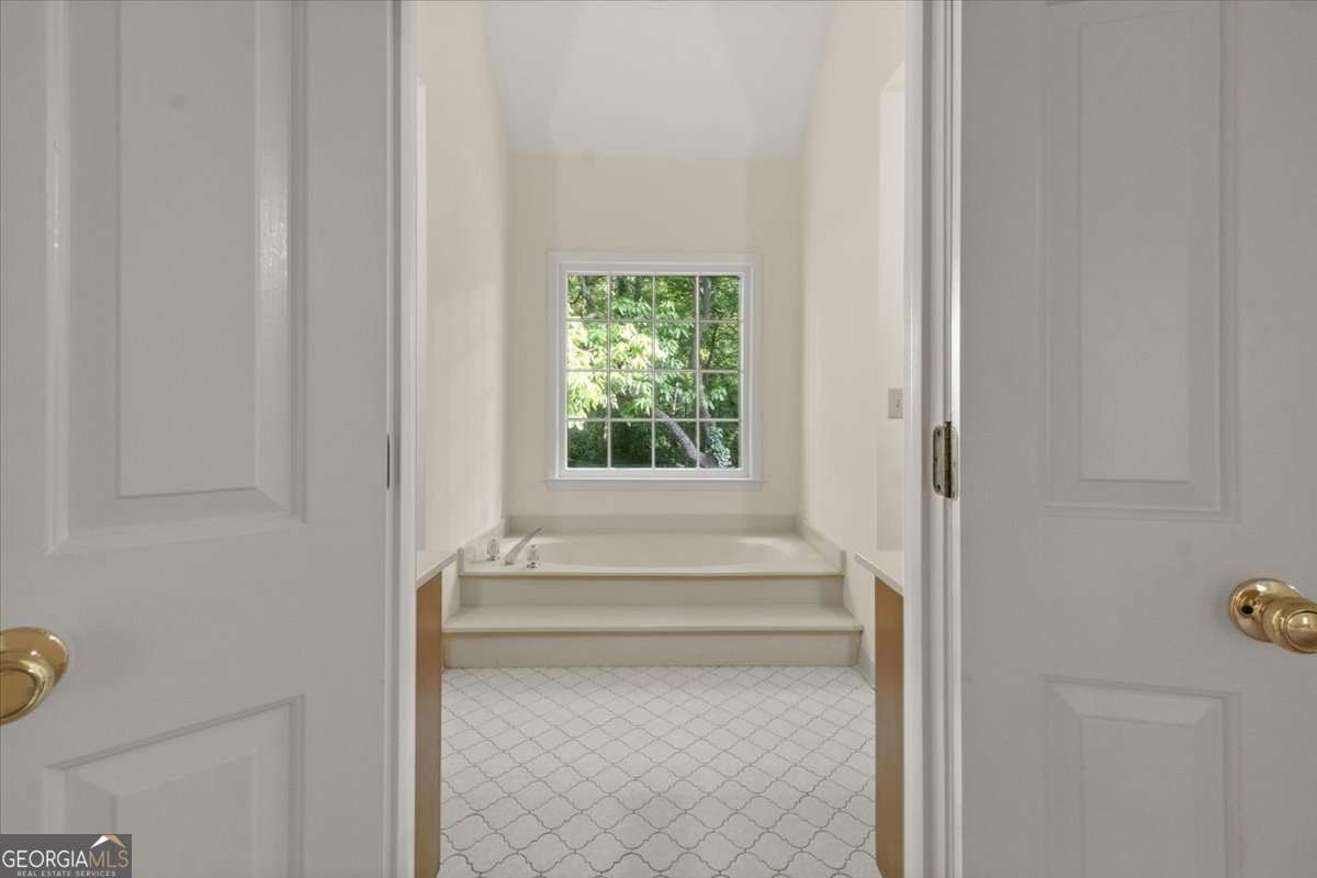 127 ROE HAMPTON LN Lane Stone Mountain - 29