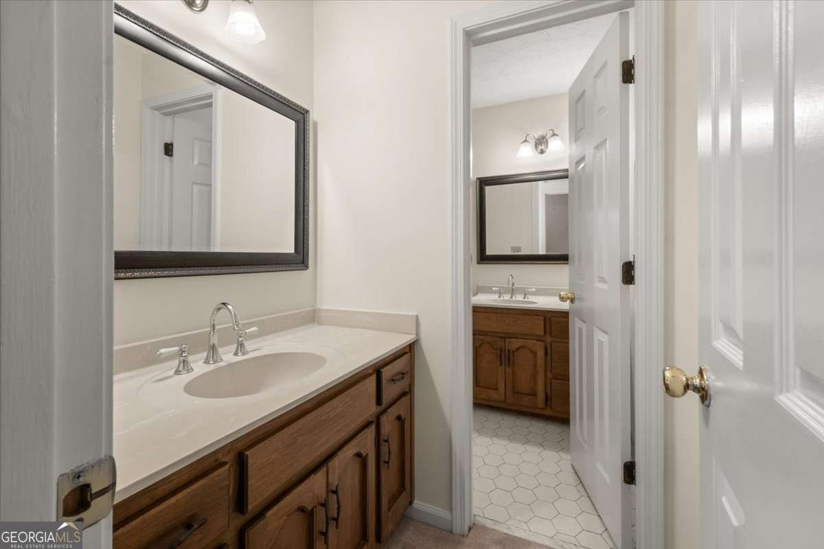 127 ROE HAMPTON LN Lane Stone Mountain - 32