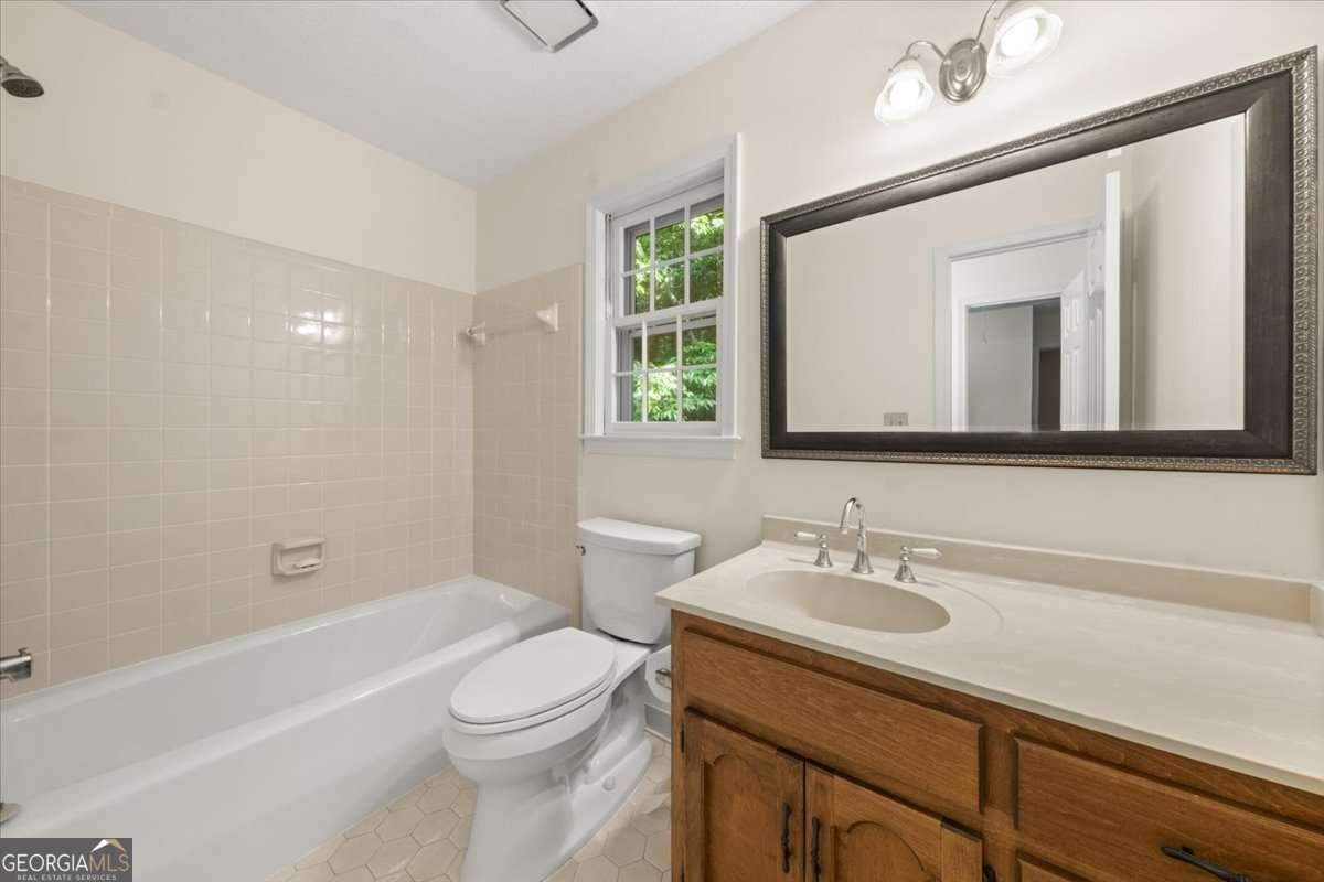 127 ROE HAMPTON LN Lane Stone Mountain - 33