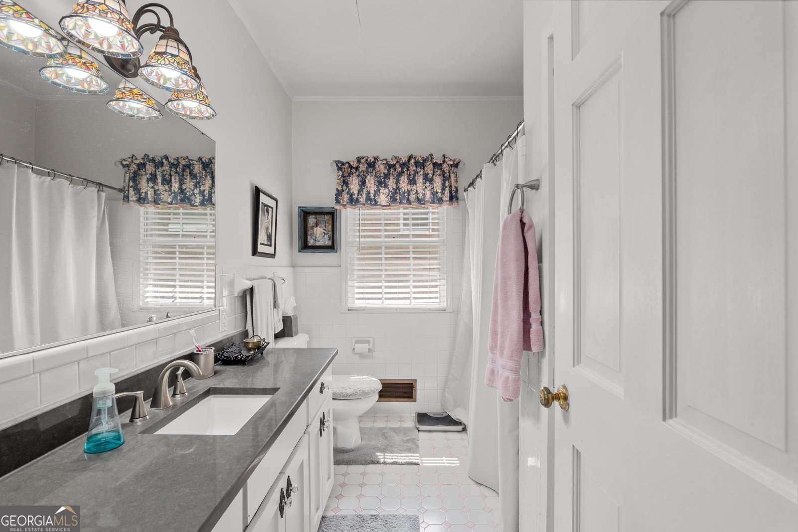 214 Sunset Drive Washington - 22