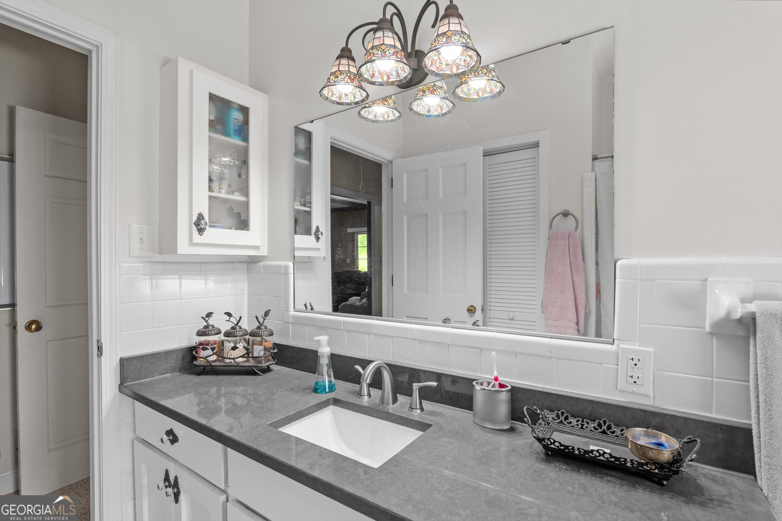 214 Sunset Drive Washington - 24