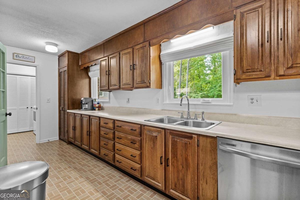 4433 Lake Forest Drive Oakwood - 12