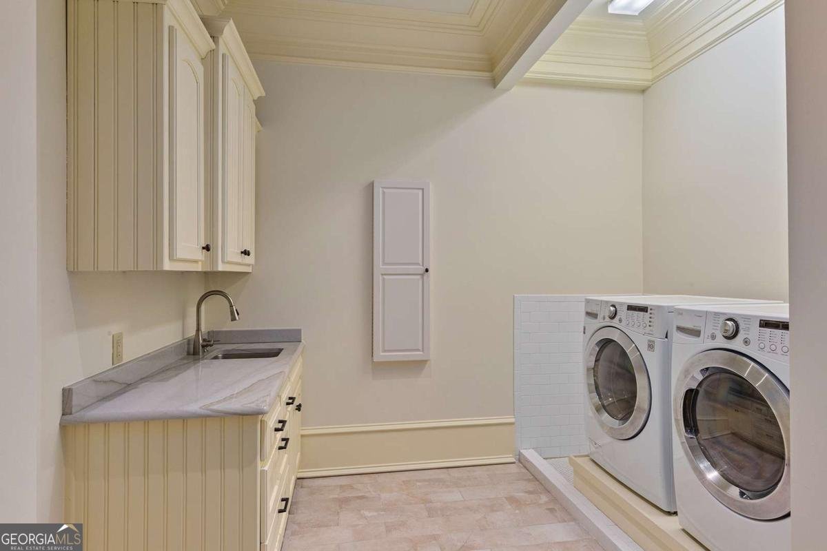 1640 Nottingham Way Atlanta - 55