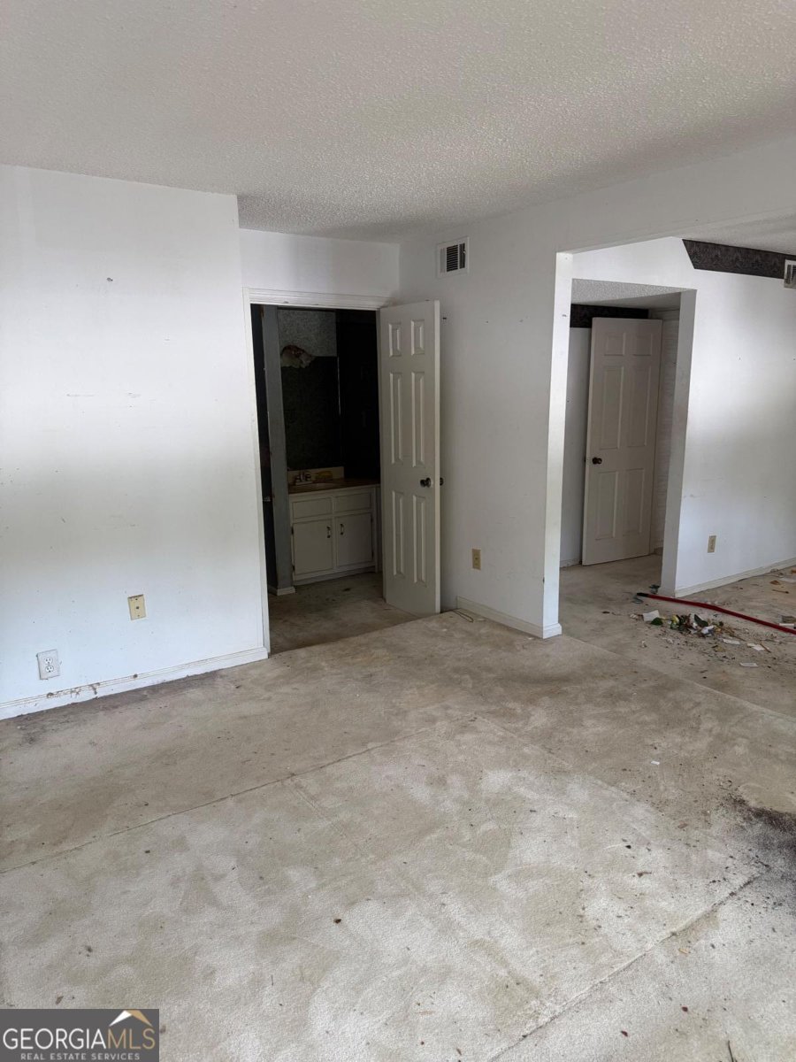 809 CAMELOT Drive College Park - 10