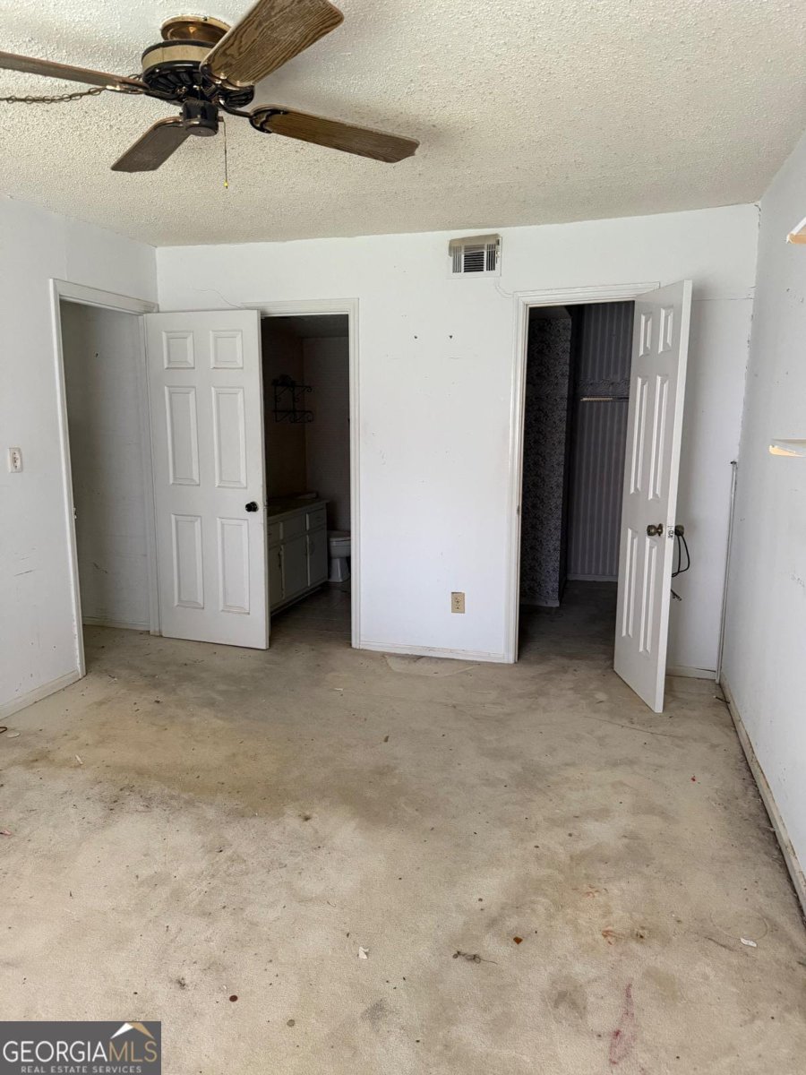 809 CAMELOT Drive College Park - 14