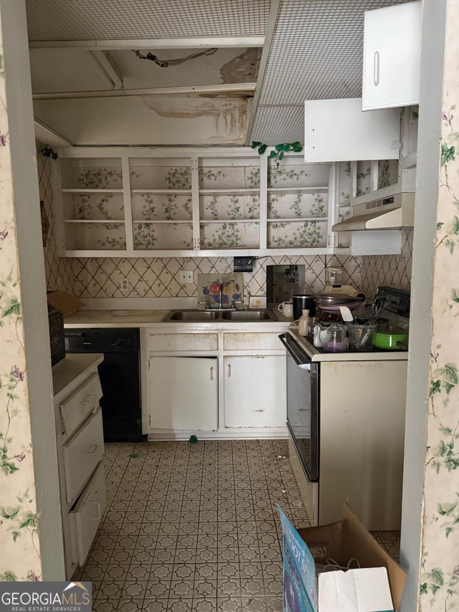 809 CAMELOT Drive College Park - 17