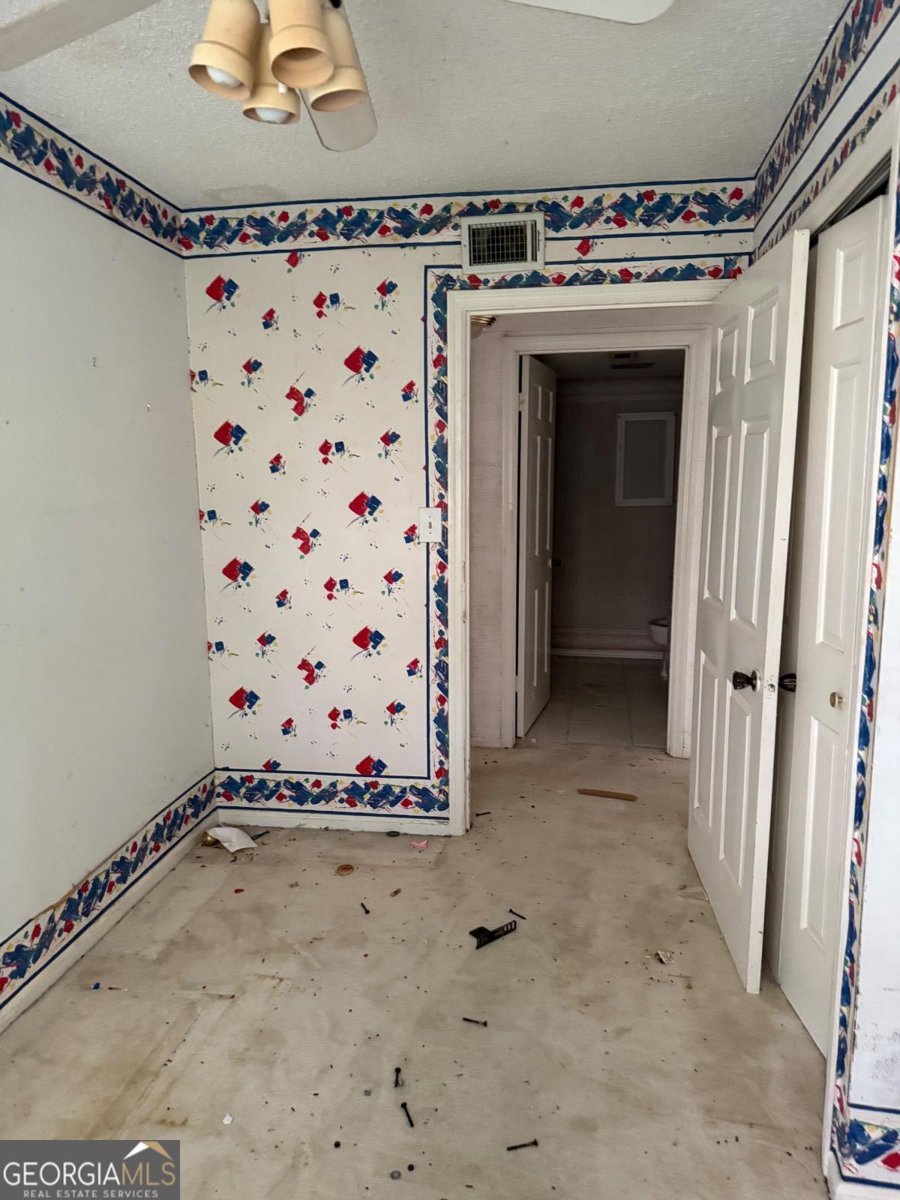 809 CAMELOT Drive College Park - 5
