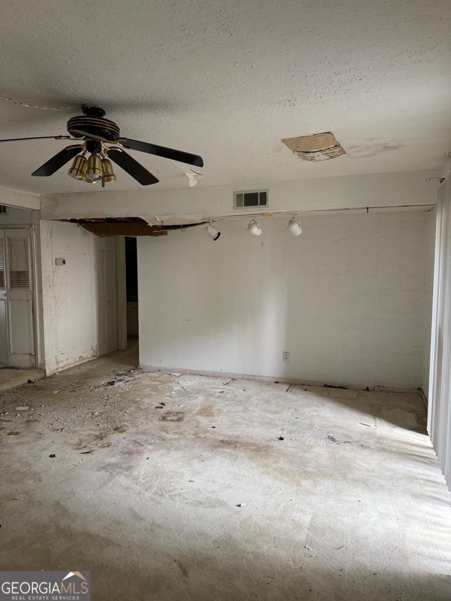 809 CAMELOT Drive College Park - 7
