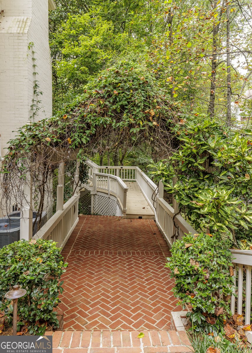 8480 Valemont Drive Sandy Springs - 40