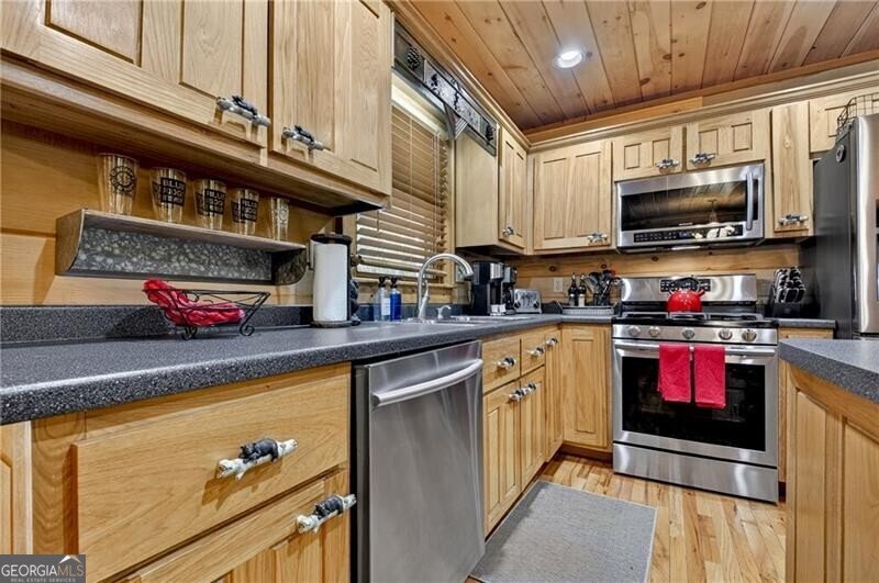 100 Black Oaks Road Cherry Log - 13