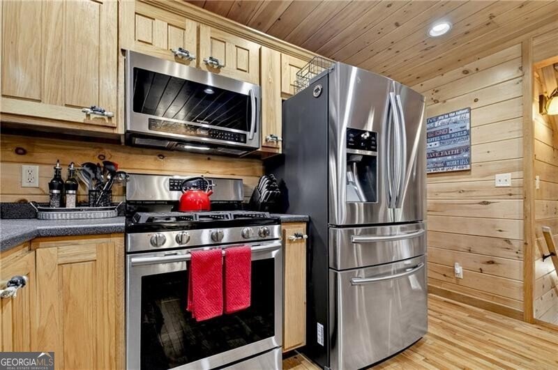 100 Black Oaks Road Cherry Log - 14