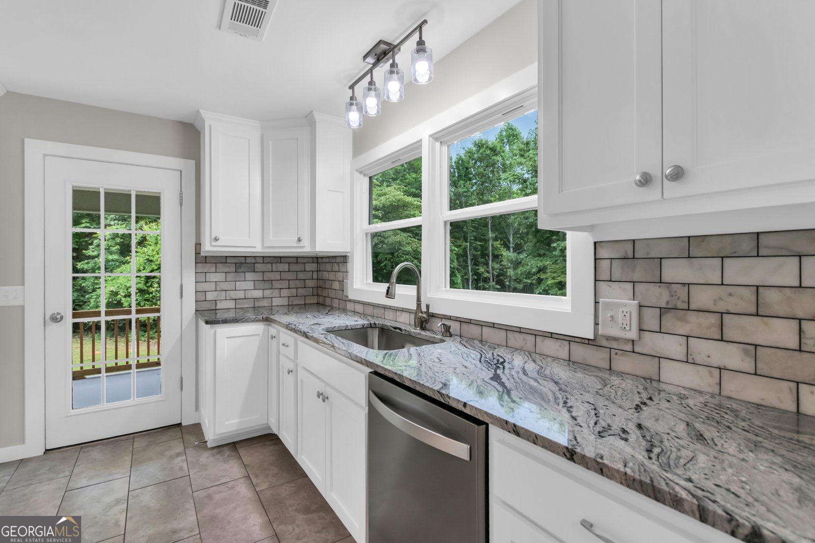 2139 Buckhorn Road Clarkesville - 38