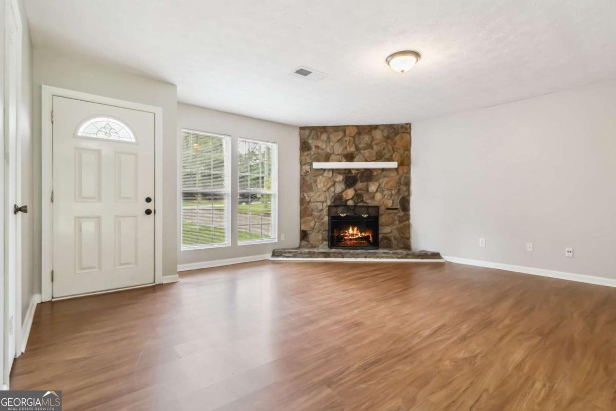 924 Sweetwater Circle Lawrenceville - 2