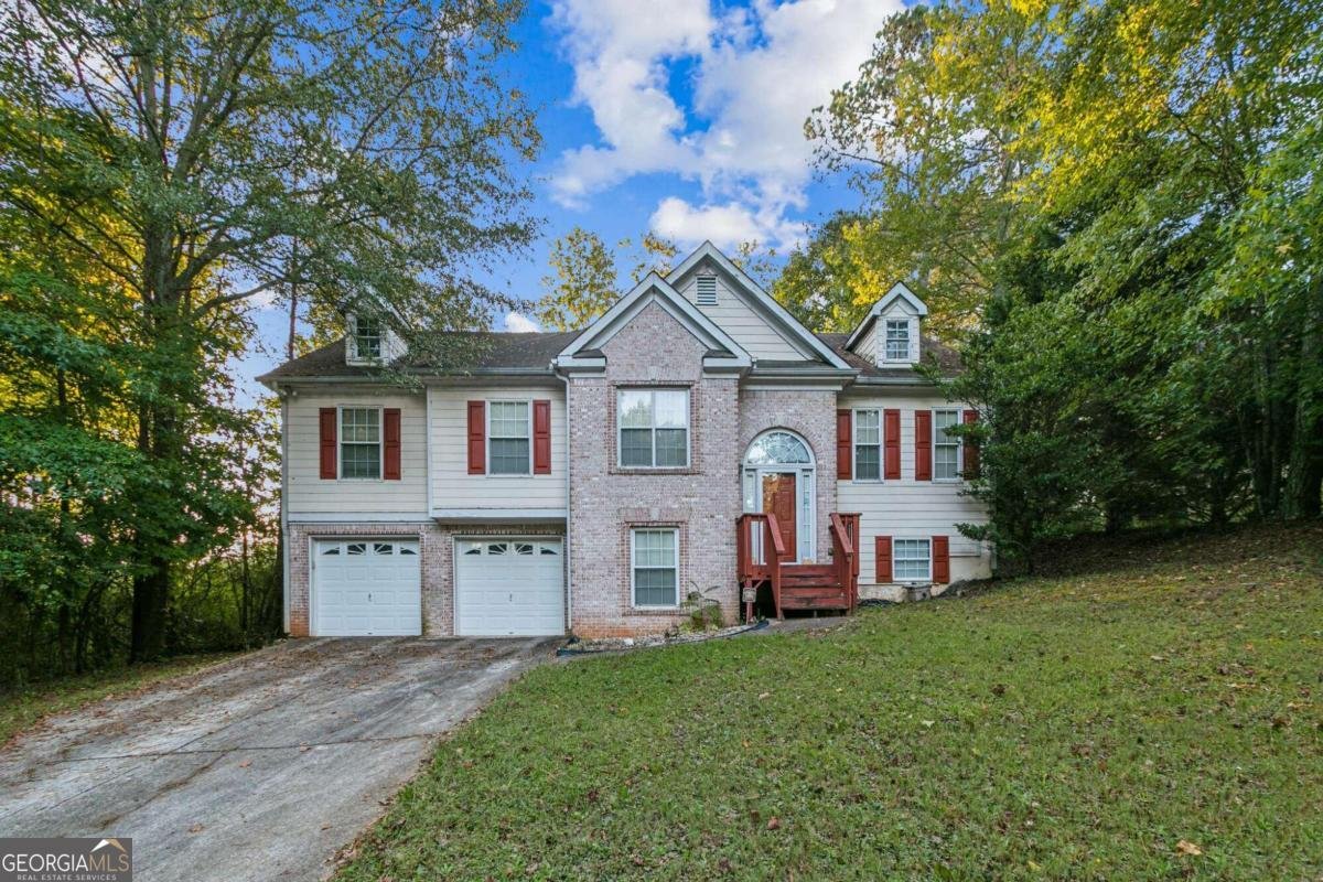 9444 Lakeview Court Douglasville - 1