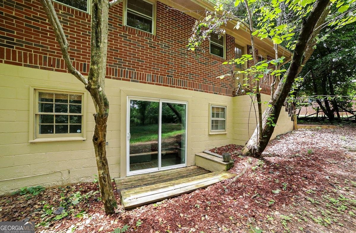 221 College Circle Athens - 11