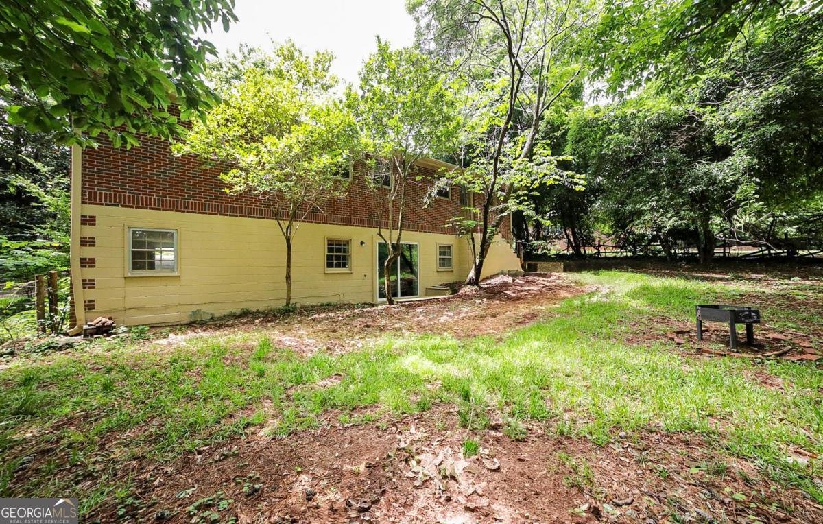 221 College Circle Athens - 13