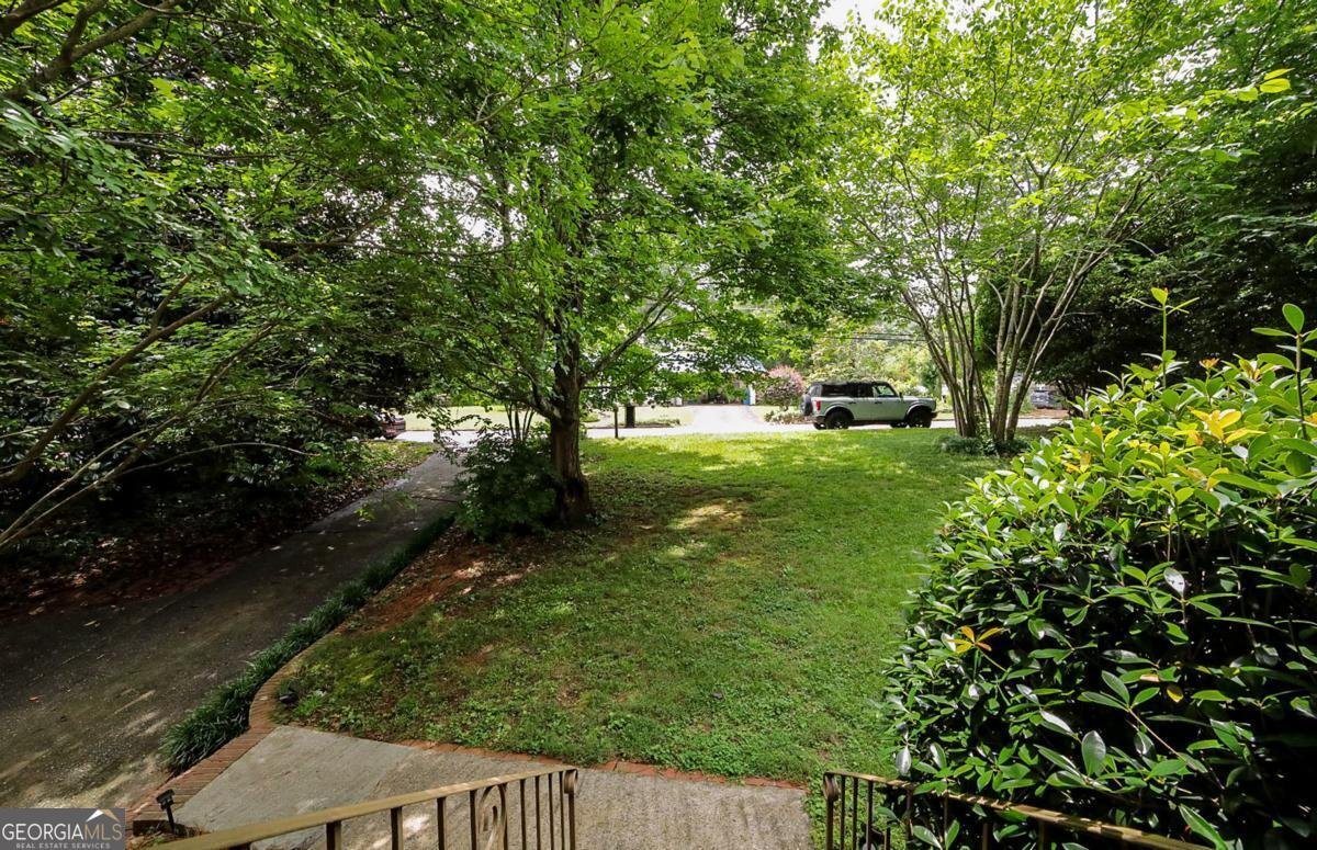 221 College Circle Athens - 16