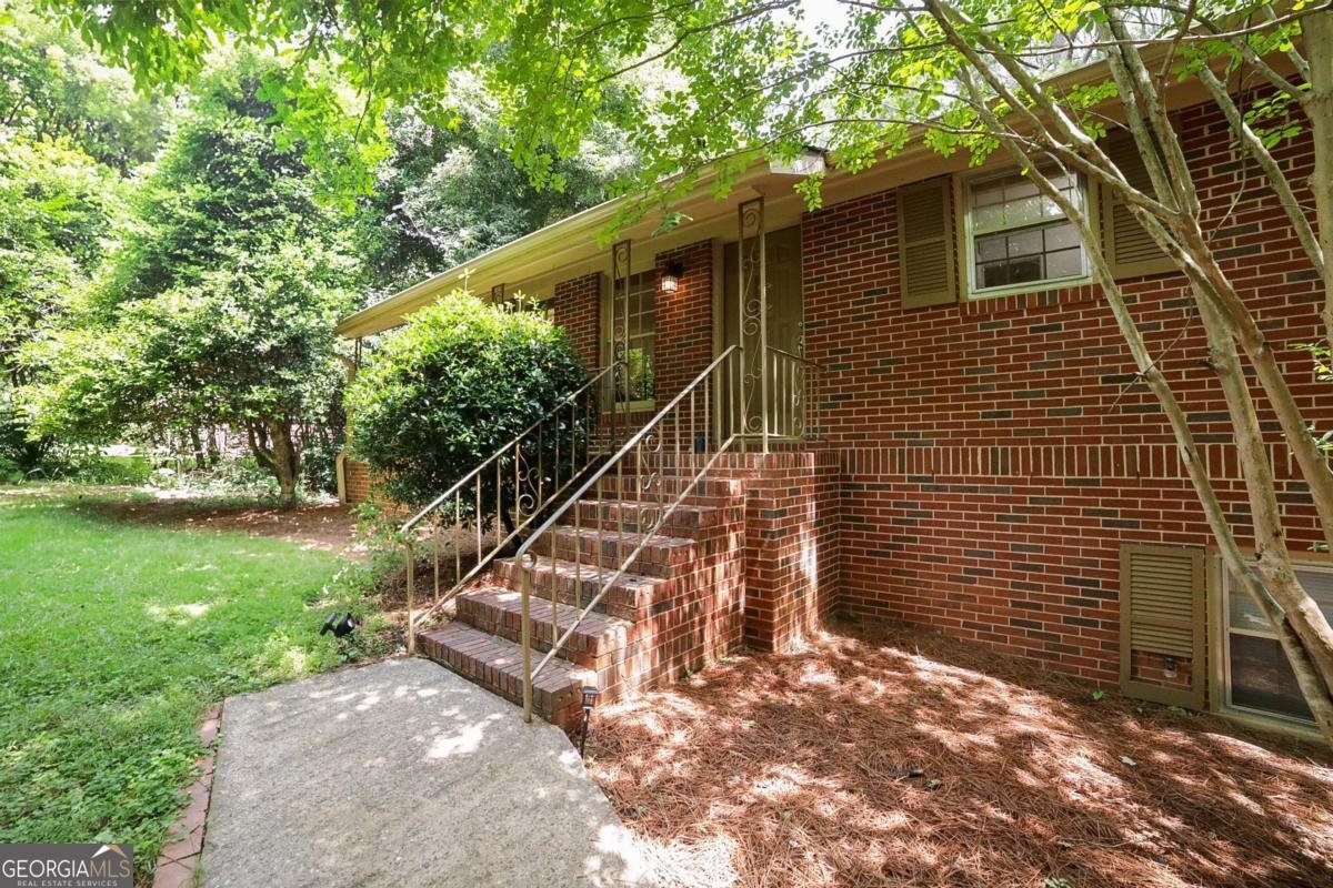 221 College Circle Athens - 17