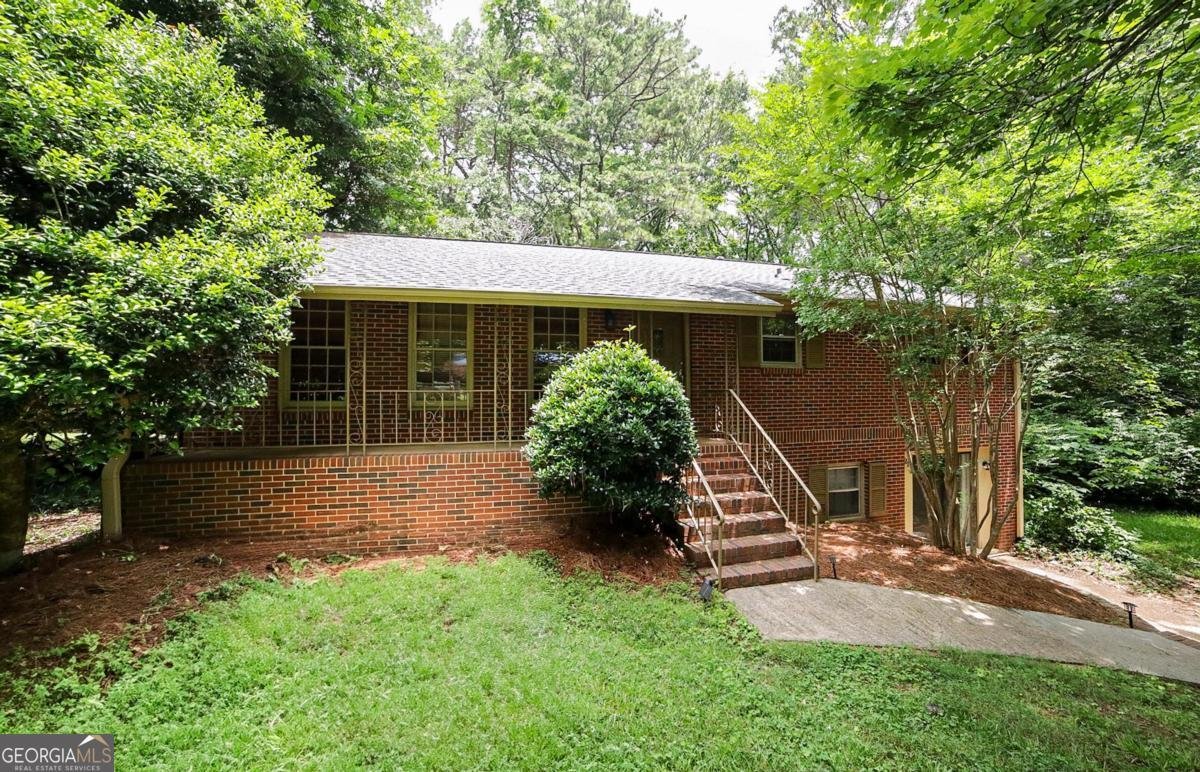 221 College Circle Athens - 18