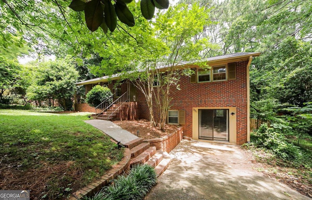 221 College Circle Athens - 20