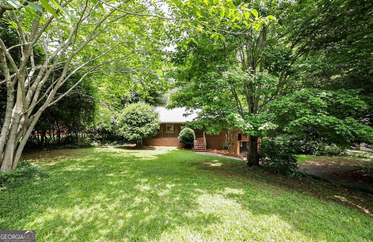 221 College Circle Athens - 23