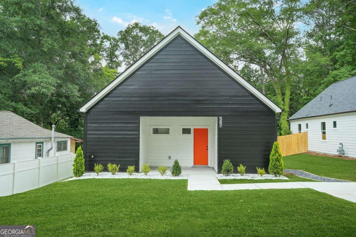 587 Woods Drive Atlanta - 1