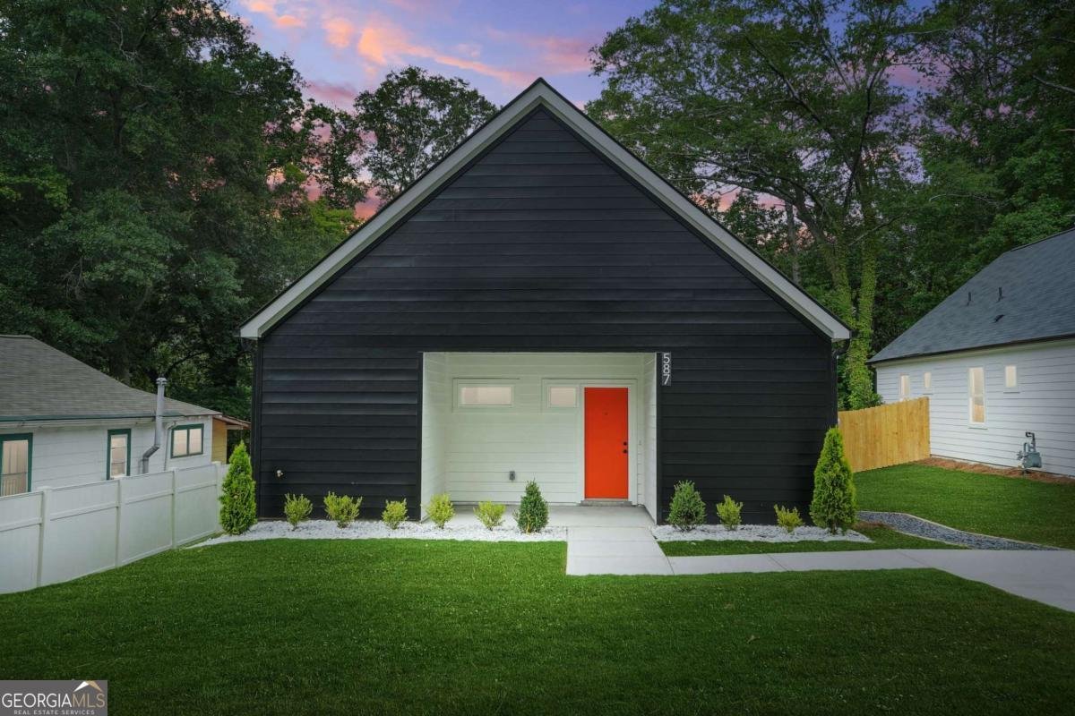 587 Woods Drive Atlanta - 2
