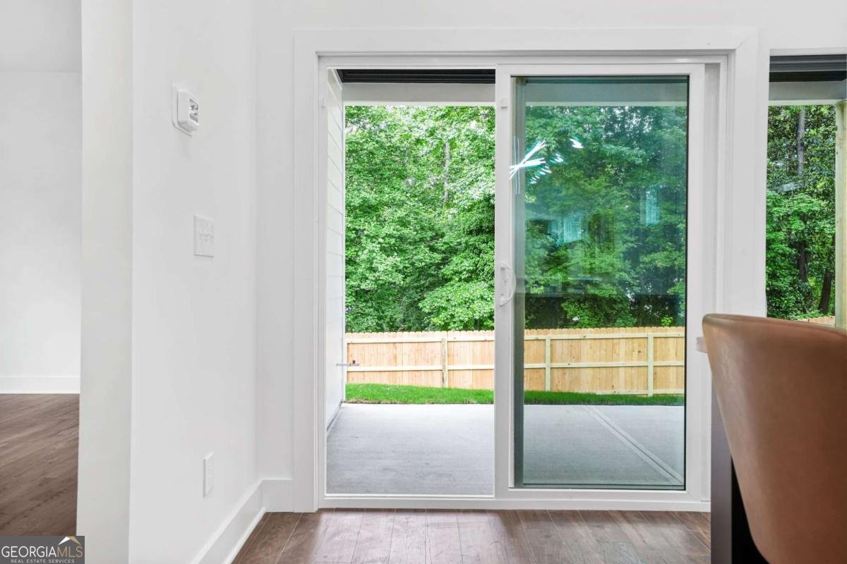 587 Woods Drive Atlanta - 25