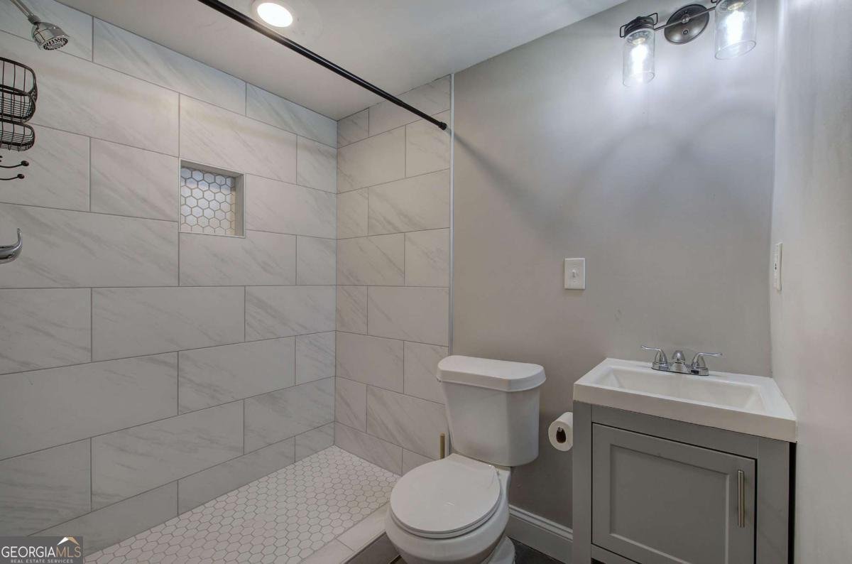 2646 Rockcliff Road Atlanta - 30