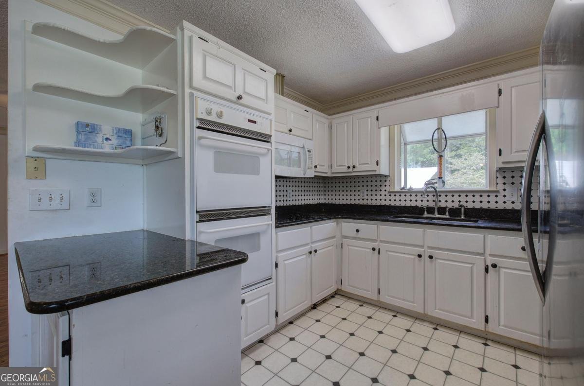668 Spring Place Road White - 9