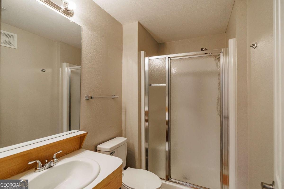 211 North Avenue Athens - 17