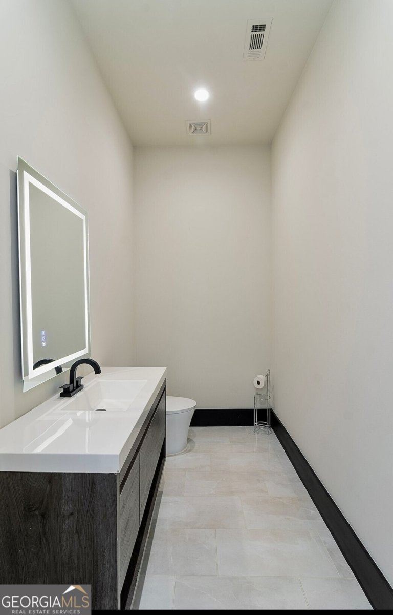 2401 Greenglade Road Atlanta - 17