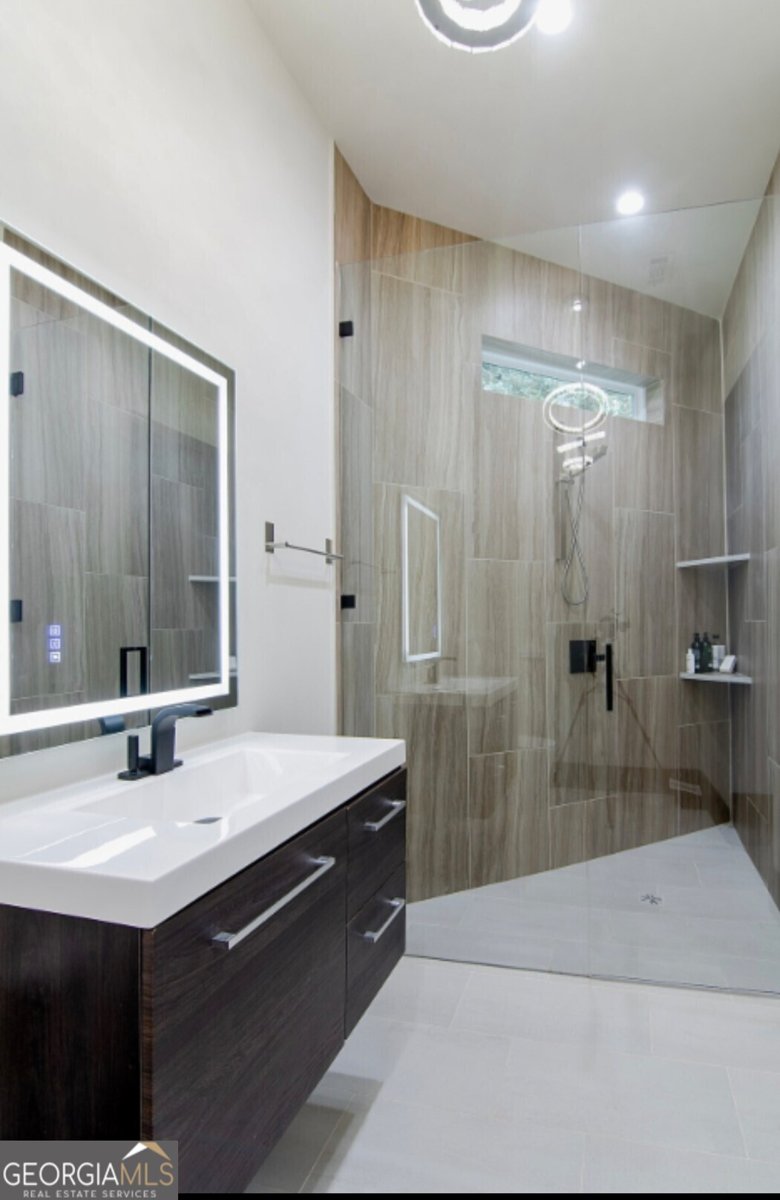 2401 Greenglade Road Atlanta - 23
