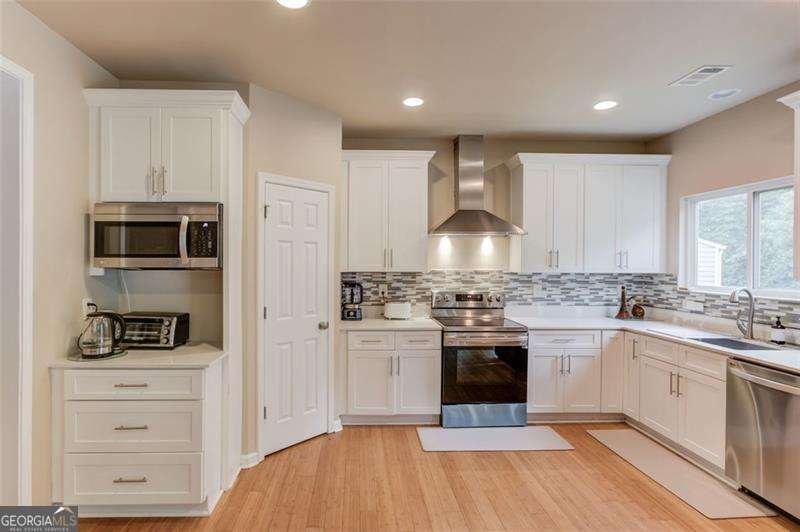 1727 SHIRE VILLAGE Drive Sugar Hill - 10