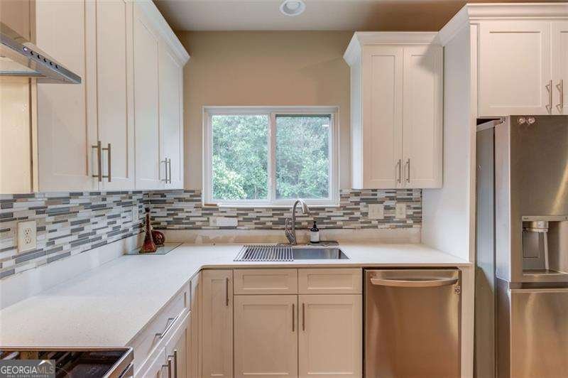1727 SHIRE VILLAGE Drive Sugar Hill - 11
