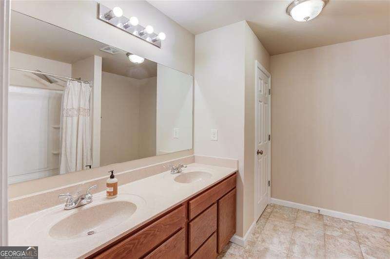 1727 SHIRE VILLAGE Drive Sugar Hill - 22