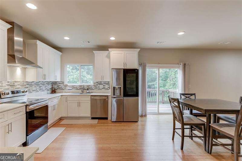 1727 SHIRE VILLAGE Drive Sugar Hill - 8