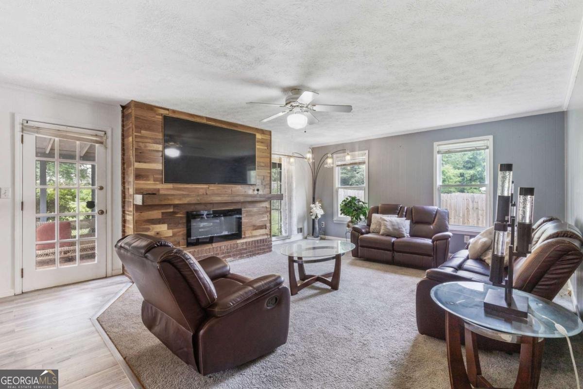 1433 Janice Court Lilburn - 3