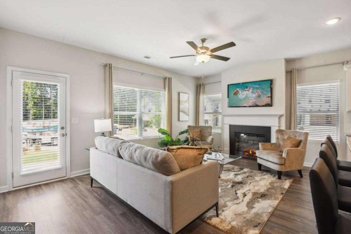 430 Lanier Circle Woodstock - 2