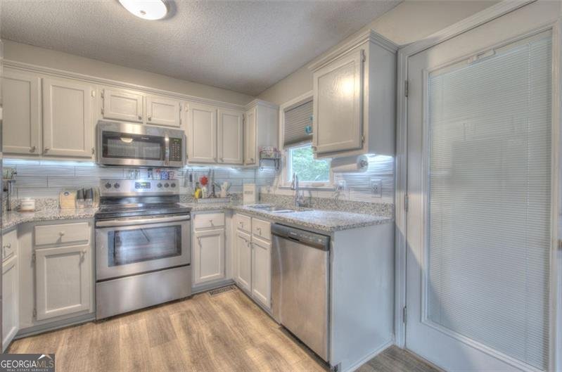 80 BROADLANDS Drive White - 19