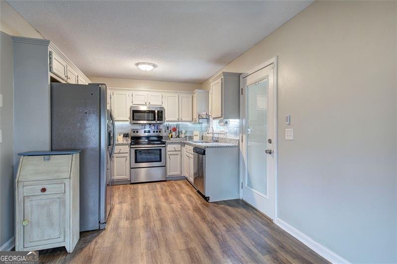 80 BROADLANDS Drive White - 20