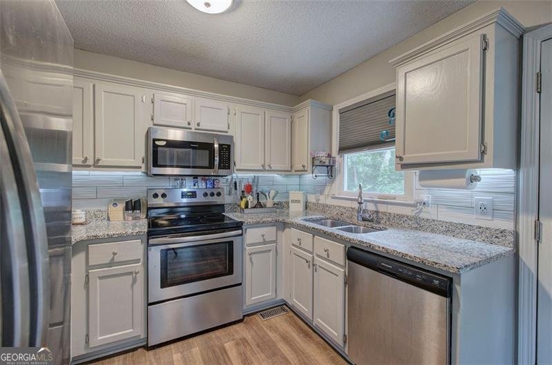 80 BROADLANDS Drive White - 22