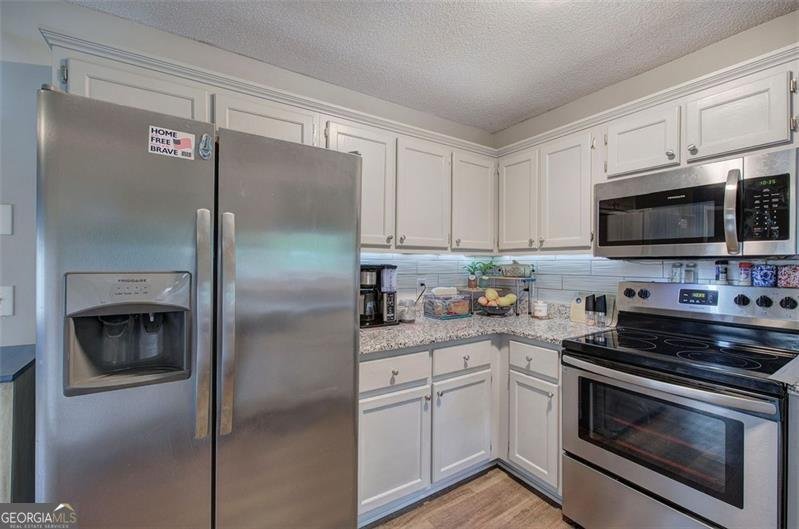 80 BROADLANDS Drive White - 23