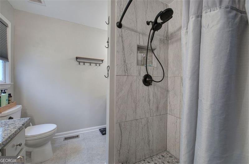 80 BROADLANDS Drive White - 32