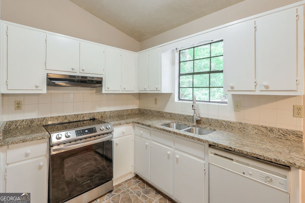 3812 Clare Court Duluth - 9